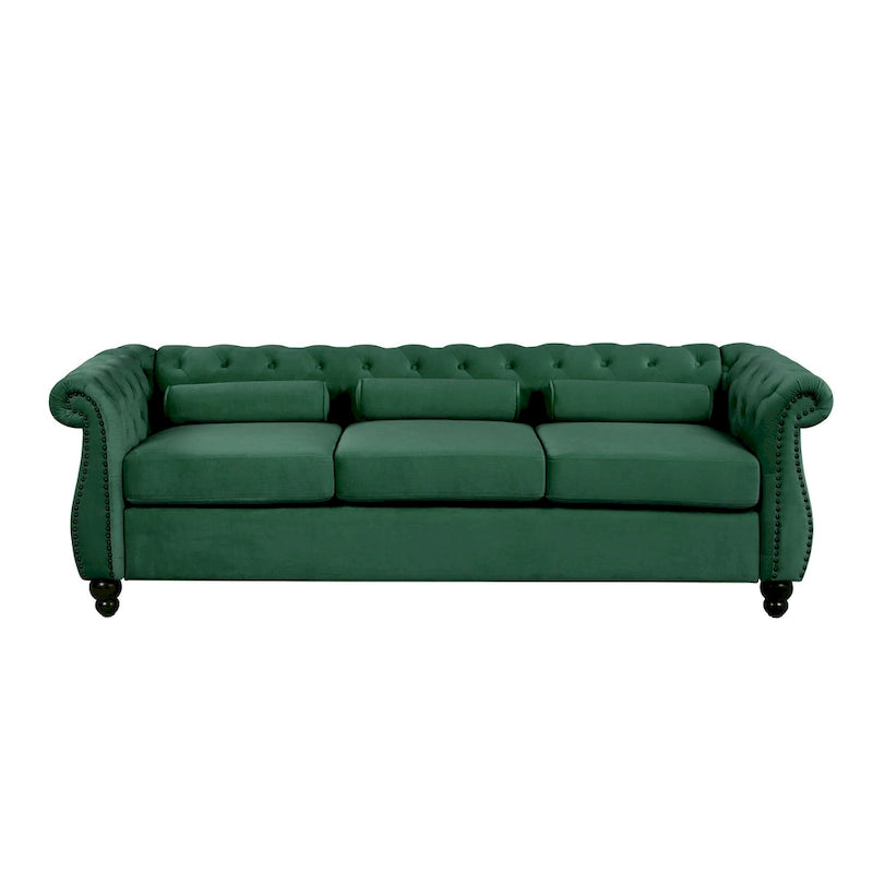 Feststehendes Sofa mit getufteten Kissen und Dekokissen