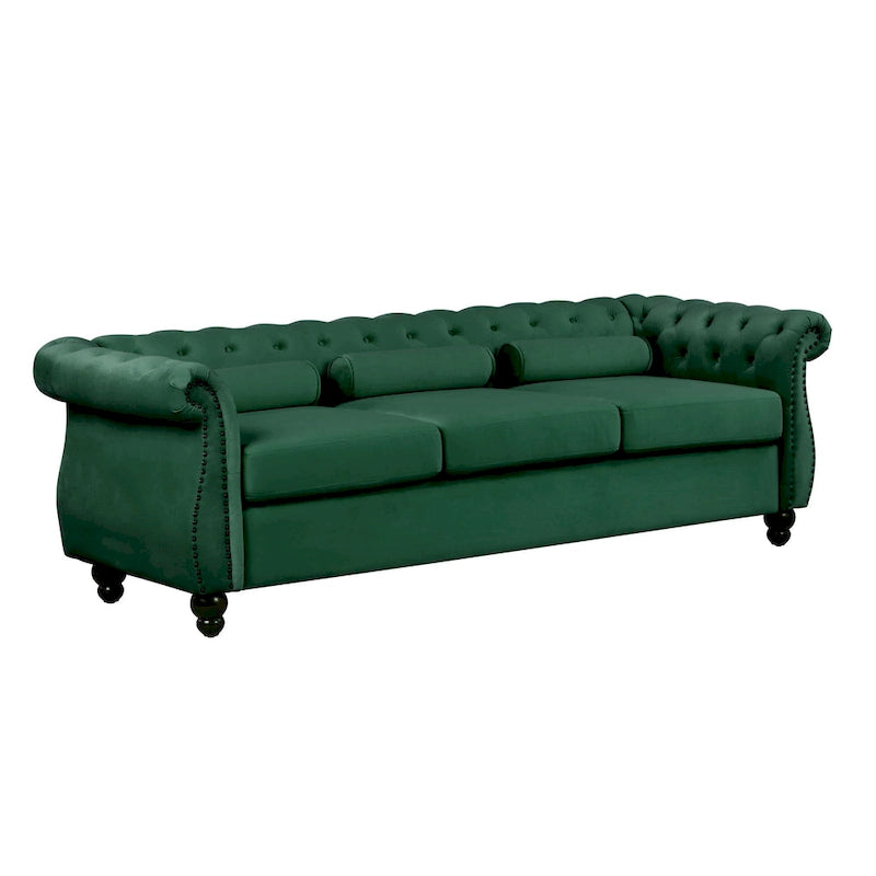 Feststehendes Sofa mit getufteten Kissen und Dekokissen